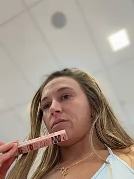 XXX chat uživo modela lunagirl13