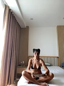 _CurlySue_ লাইভ XXX চ্যাট