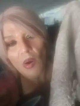 deedeedoll82222 网络视讯表演
