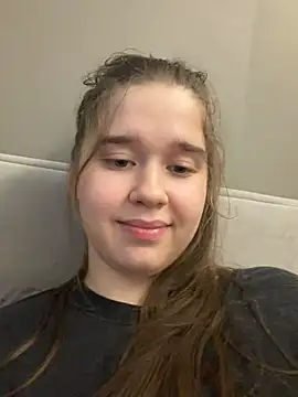 HornyGirlH Adlı Modelin Canlı XXX Sohbeti