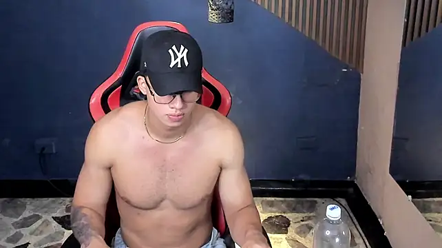 צ'אט XXX בשידור חי של Axxel_Muscle