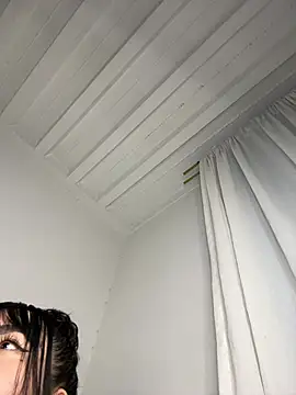 _bambi_am Adlı Modelin Canlı XXX Sohbeti