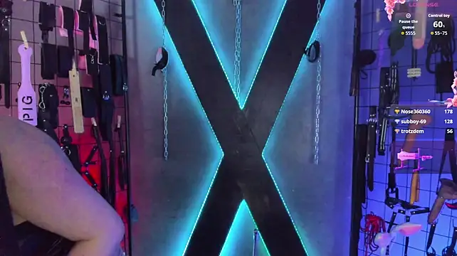 Chat XXX en directo de Alix_miah_BDSM