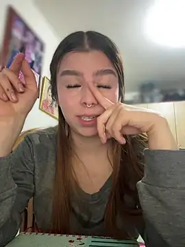 Cloew_Marz – Naživo XXX chat