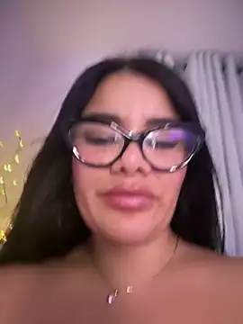 Issane_Peru Chat XXX live