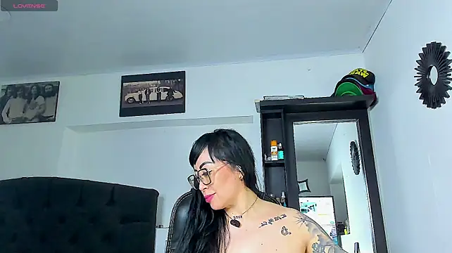 Vicky_hotmilfn Live XXX chat