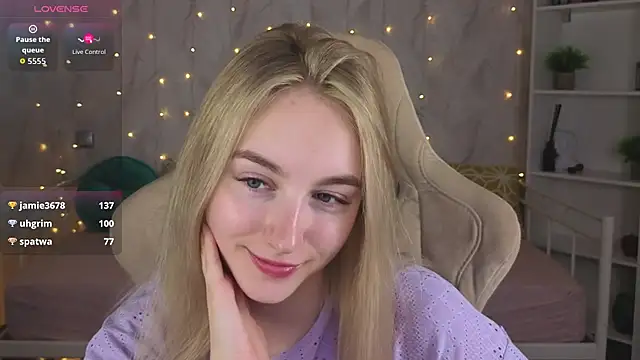 Shy_Pollyn Live XXX chat
