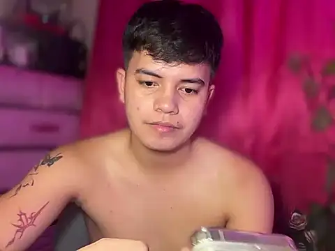 YourCutieBoy_Bigcum14のウェブカメラショー
