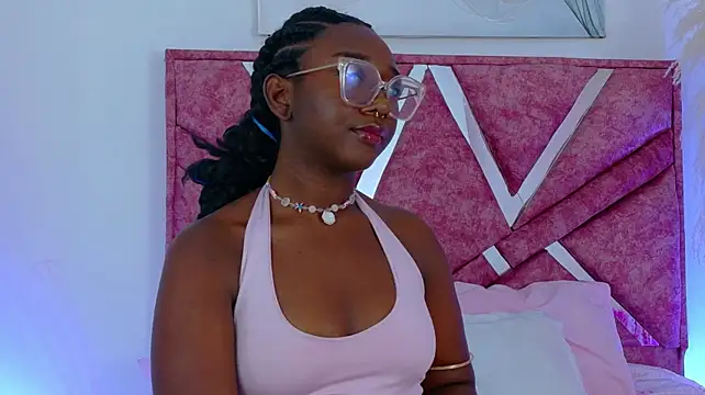 ZahhyFrequency's Live XXX Chat