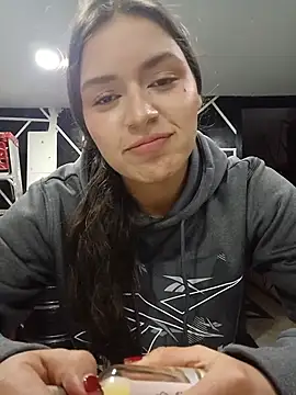دردشة Danni_shy الجنسية المباشرة