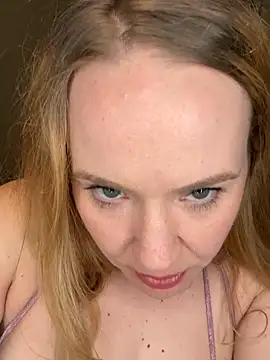 XXX chat uživo modela peachyparisss