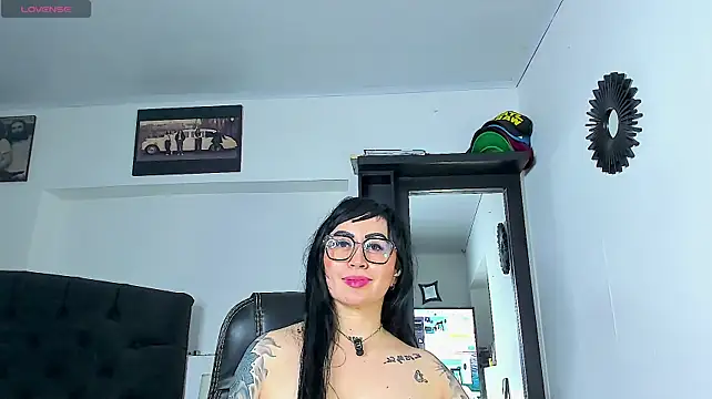 Vicky_hotmilf's Live XXX Chat