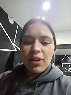 Czat XXX na żywo – Danni_shy