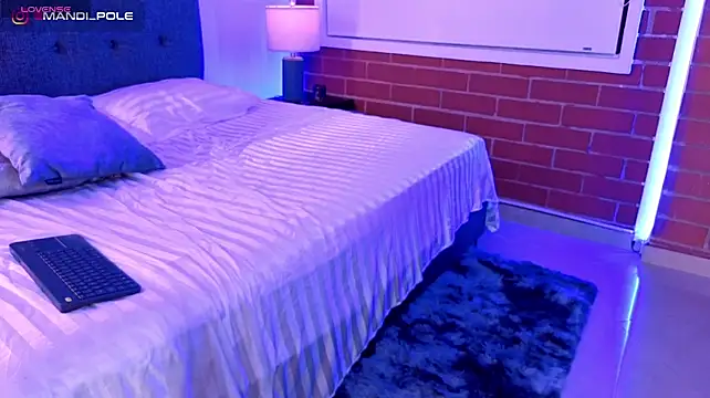 mandi4pole_ 라  이브 XXX 채팅