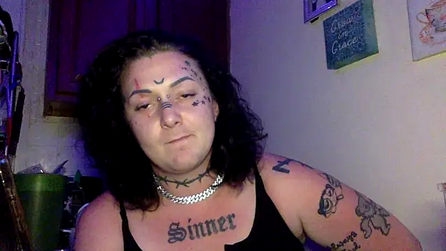 CurvyTrans2002's Live XXX Chat