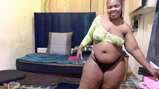 BigbootyNickyx élő XXX-chatje