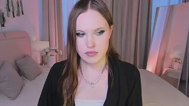 EffieMinki's Live XXX Chat