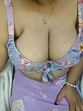 Curvy_Pooja élő XXX-chatje