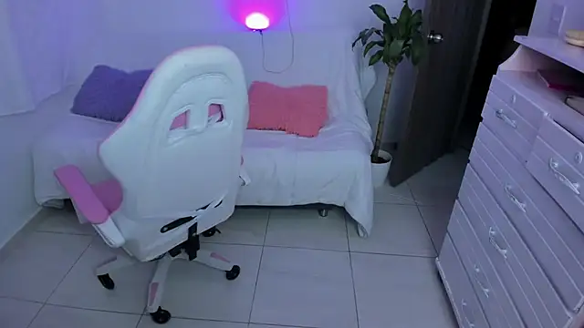 Онлайн чат XXX Sara_Cute23
