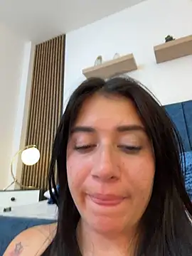 Chat +18 de KallyMyller1 ao vivo