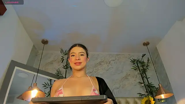XXX chat uživo modela LittleeJaz