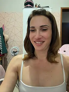 Irresistible37's Live XXX Chat