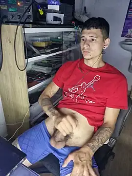 aronmax_ Live XXX Chat