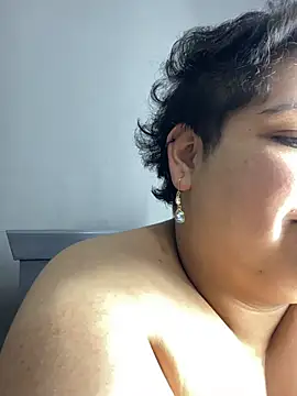Chat XXX en directo de Hailey_Curvy