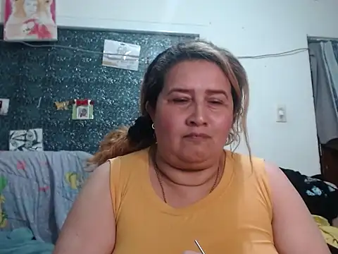Perla1981-- Live XXX Chat