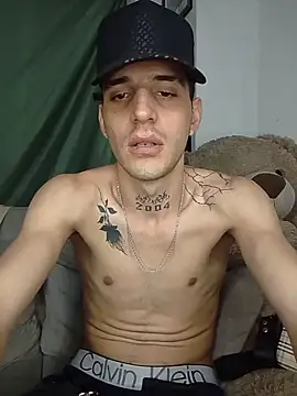 MaxHornyLatin Pertunjukan Webcam