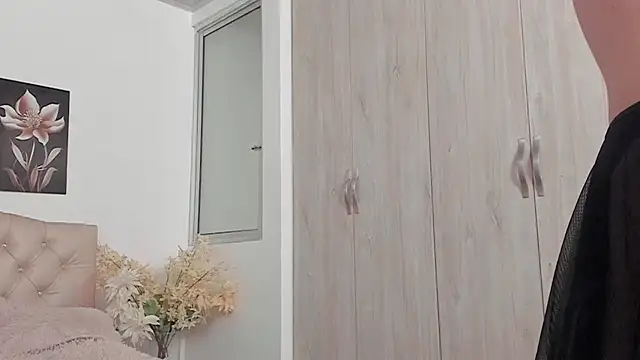 pinky_f00x's Live XXX Chat