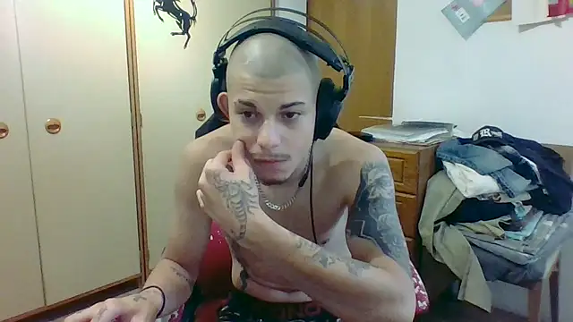 XXX chat uživo modela Akillas
