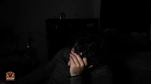 DevilPup75_ Adlı Modelin Canlı XXX Sohbeti