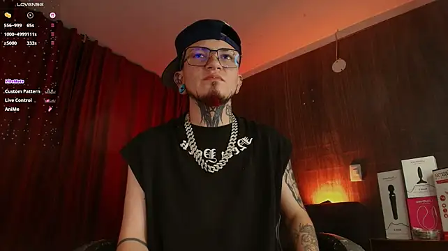 tyler_jones_ live XXX chat