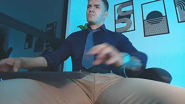 ALPHA_DOMINUS_ Show in webcam