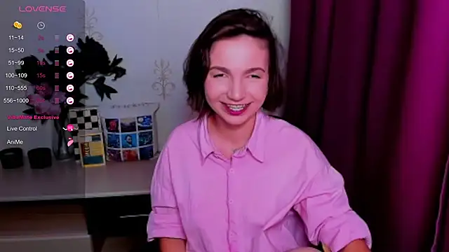 Chat XXX en directo de KindHazelHere_