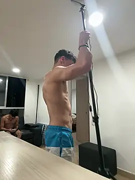 Luke_Muscle Chat XXX in diretta