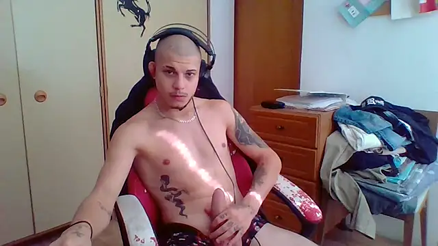 Show modela Akillas na web-kameri