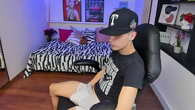 Chatroom XXX en direct de Benji23_