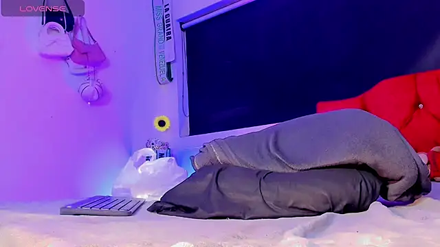 XXX chat uživo modela naomy__xx