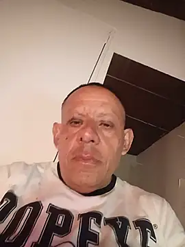 צ'אט XXX בשידור חי של AlekNoir