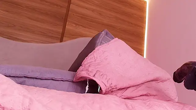 britanyy_ Adlı Modelin Canlı XXX Sohbeti