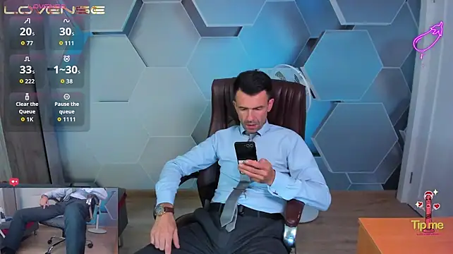 SteveTiger live XXX chat
