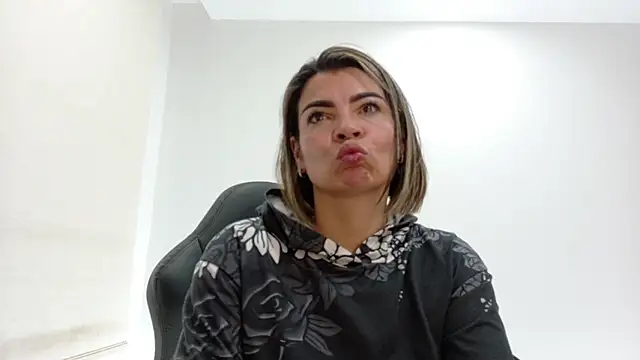 charlotedoll élő XXX-chatje