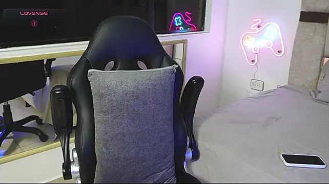 aaron_bolt Live XXX-Chat