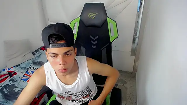 RyanFlirty live XXX chat