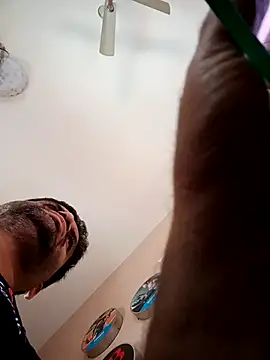 genuine_banana's Webcam Show