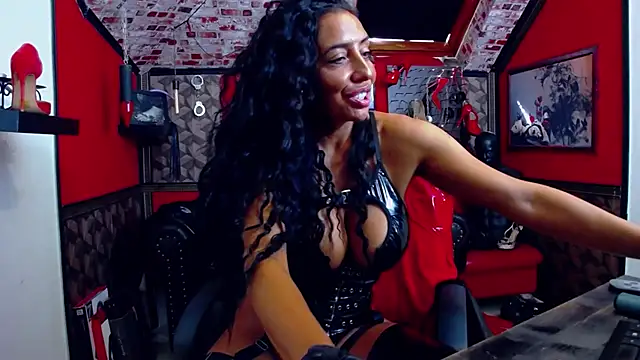 DommeBellatrix Chat XXX in diretta