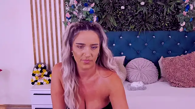 XXX chat uživo modela CherryMuse_