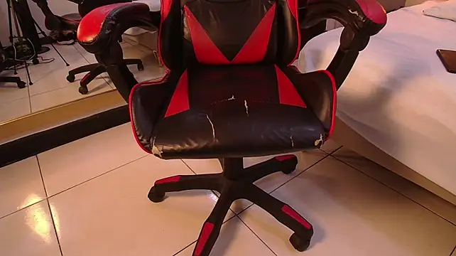 XXX chat uživo modela LeoDrake_
